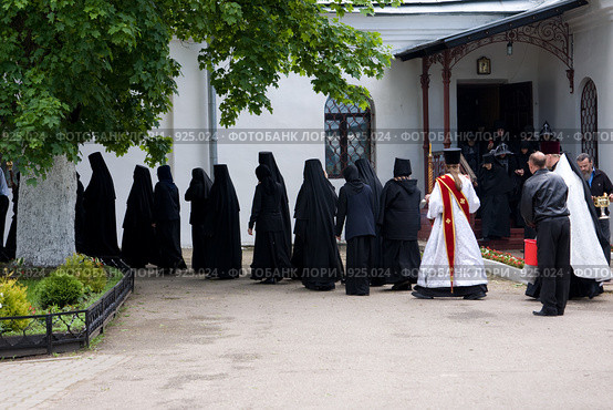 Псков. Снетогорский монастырь. Праздник Вознесения Господня (2009 год). Редакционное фото, фотограф Михаил Котов / Фотобанк Лори