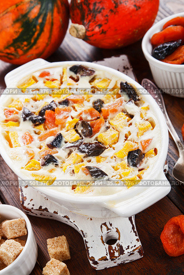 Pumpkin casserole with dried fruits. Стоковое фото, фотограф Надежда Мишкова / Фотобанк Лори
