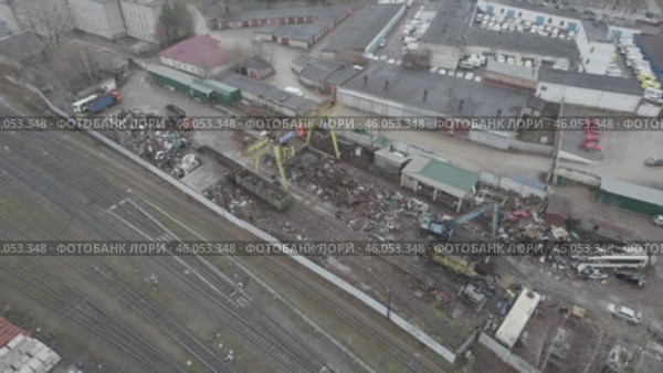Пункт приема металлолома у железной дороги - город Киров (аэросъемка 2021 года) Стоковое видео, видеограф Владислав Самошкин / Фотобанк Лори