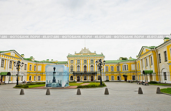 Путевой дворец. Осенний день. Тверь. Россия. Редакционное фото, фотограф E. O. / Фотобанк Лори