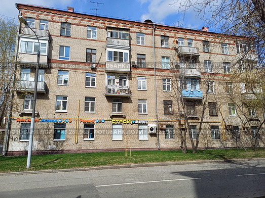Пятиэтажный двухподъездный кирпичный жилой дом серии II-01. Построен в 1958 году. 5-й проезд Подбельского, 4а, корпус 10. Район Богородское. Город Москва (2024 год). Редакционное фото, фотограф lana1501 / Фотобанк Лори