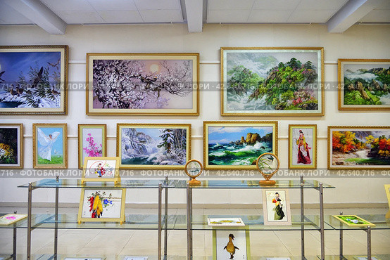 Pyongyang Embroidery Institute. North Korea (2019 год). Редакционное фото, фотограф Знаменский Олег / Фотобанк Лори