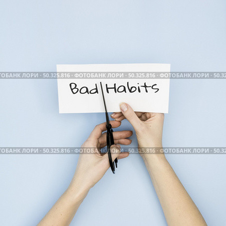 quit bad habit concept with scissors. Resolution and high quality beautiful photo. quit bad habit concept with scissors. High quality beautiful photo concept. Стоковое фото, агентство Ingram Publishing / Фотобанк Лори
