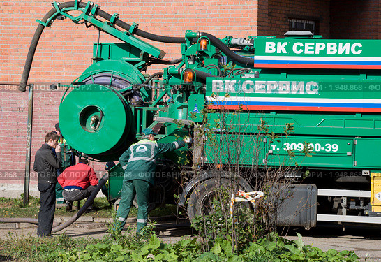 Работы на канализационных сетях (2008 год). Редакционное фото, фотограф Александр Щепин / Фотобанк Лори