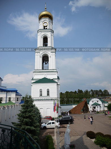 Раифский Богородицкий мужской монастырь в Казани - Колокольня с надвратной церковью в честь Архистратига Божия Михаила. Редакционное фото, фотограф Максим Гулячик / Фотобанк Лори