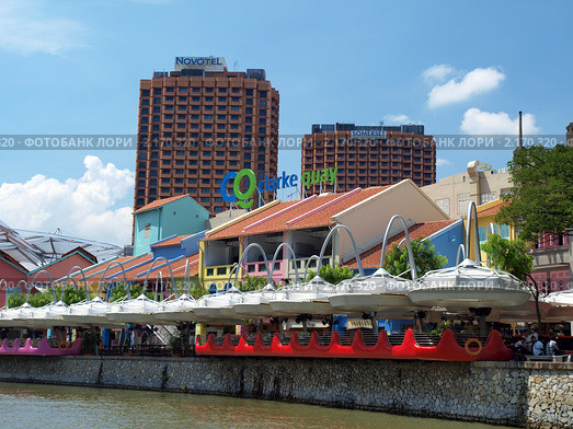 Район Clarke Quay Сингапура, вид со стороны  реки (2010 год). Редакционное фото, фотограф SevenOne / Фотобанк Лори