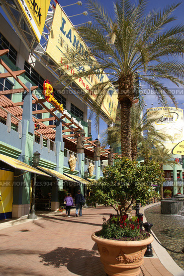 Район Финикса WestGate (2009 год). Редакционное фото, фотограф Julia Nelson / Фотобанк Лори
