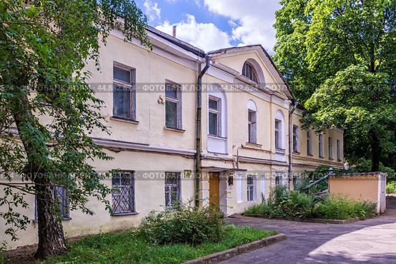 Район Хитровка, жилой дом и двор, Хитровский переулок, Хитровская площадь, Москва (2023 год). Стоковое фото, фотограф Baturina Yuliya / Фотобанк Лори