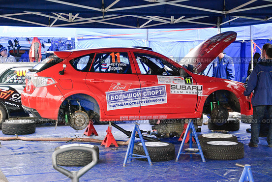 Ралли  Masters Show 2012. Техническое обслуживание автомобиля. Редакционное фото, фотограф Алёшина Оксана / Фотобанк Лори
