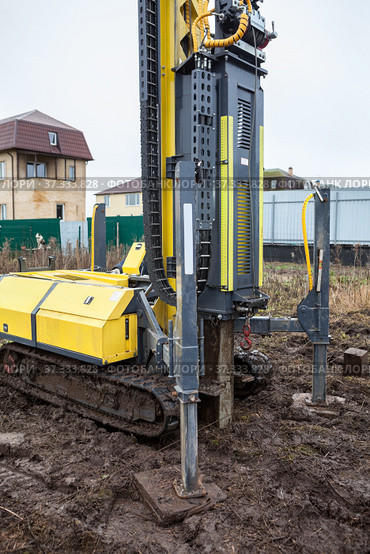 Ram impact machine for concrete pile instalation, hummer. Стоковое фото, фотограф Кекяляйнен Андрей / Фотобанк Лори