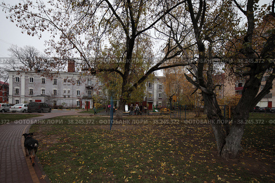 Раменское фасад фабричного дома на улице Солнцева (2022 год). Редакционное фото, фотограф Дмитрий Неумоин / Фотобанк Лори
