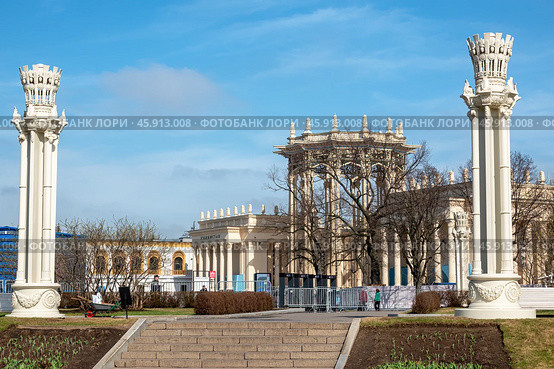 Ранняя весна на ВДНХ. Москва. (2024 год). Редакционное фото, фотограф Лариса Гордеева / Фотобанк Лори