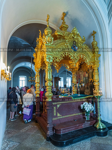 Raqqa with the relics of St. Sergius and Herman of Valaam (2021 год). Редакционное фото, фотограф Михаил Аккуратoв / Фотобанк Лори