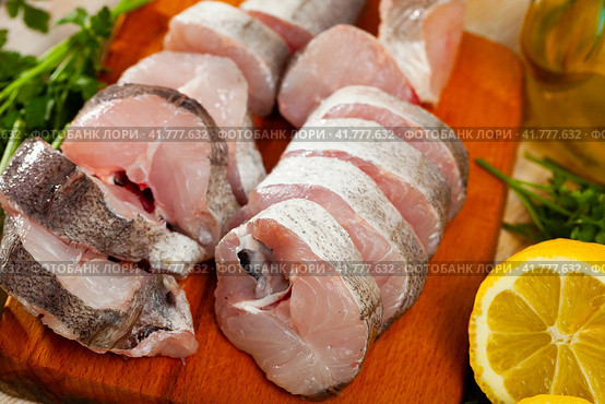 Raw haddock on wooden table. Стоковое фото, фотограф Яков Филимонов / Фотобанк Лори