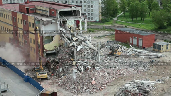 Разрушение здания для строительства парковки для офисного центра Башня на площади Конституции, Санкт-Петербург (2012 год). Редакционное видео, видеограф Кекяляйнен Андрей / Фотобанк Лори