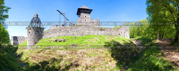 Развалины древней крепости, Невицкий замок. Стоковое фото, фотограф Юрий Брыкайло / Фотобанк Лори