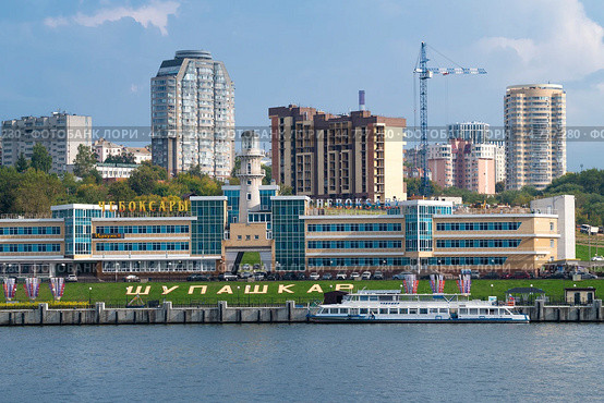 Речной порт сентябрьским днем. Чебоксары (2024 год). Редакционное фото, фотограф Виктор Карасев / Фотобанк Лори