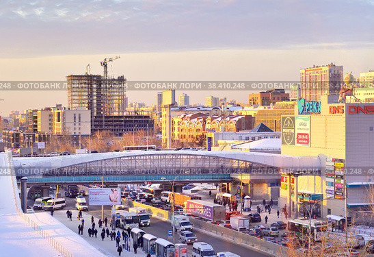 "Rechnoy vokzal" metro station. Highway on bolshevistskaya street. Редакционное фото, фотограф ArhSib / Фотобанк Лори