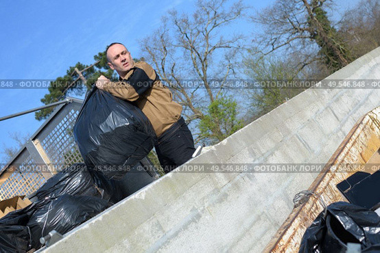 recycling garbage collector truck loading waste and trash bin. Стоковое фото, агентство Ingram Publishing / Фотобанк Лори