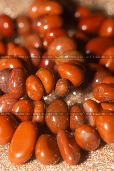 Red jasper irregular beads. Стоковое фото, фотограф Анна Павлова / Фотобанк Лори