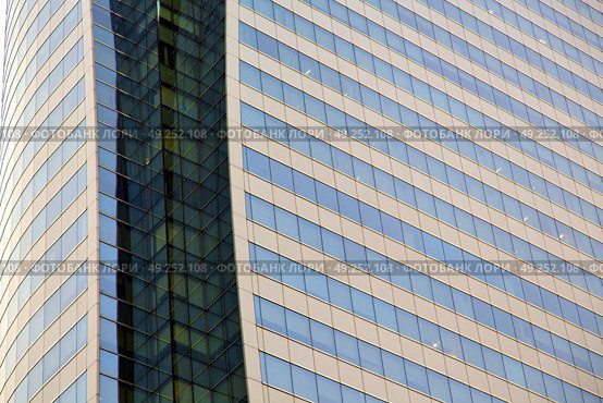 reflex of some gray palace in a window terrace of the centre  bangkok thailand. Стоковое фото, агентство Ingram Publishing / Фотобанк Лори