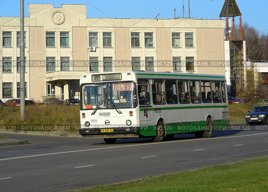 Рейсовый автобус № 257 едет по Курганской улице. Гольяново. Москва (2008 год). Редакционное фото, фотограф lana1501 / Фотобанк Лори