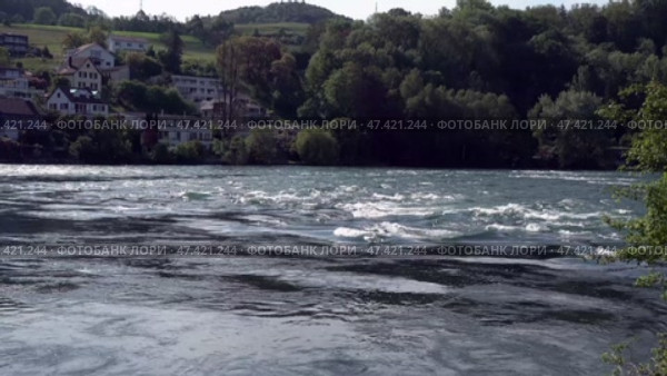 Река Рейн в городе Шаффхаузен. Швейцария. Май. The Rhine River in the city of Schaffhausen. Switzerland. May. Стоковое видео, видеограф Горшков Александр / Фотобанк Лори