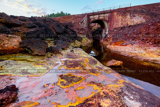 Река Rio Tinto в Испании (2015 год). Стоковое фото, фотограф Liseykina / Фотобанк Лори