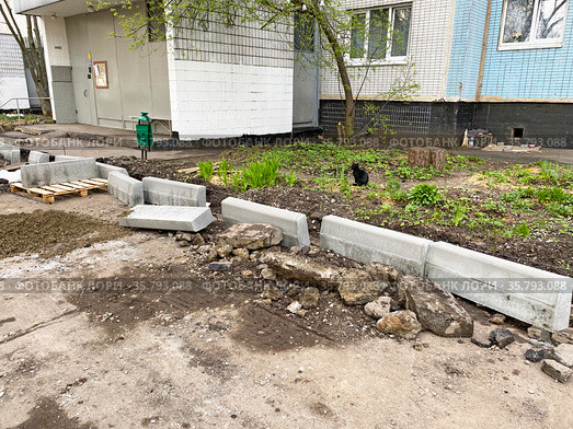 Ремонт асфальтобетонного покрытия и замена бортового камня (2021 год). Стоковое фото, фотограф Мария Кылосова / Фотобанк Лори