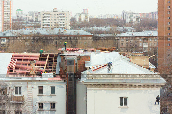 Ремонт старого дома. Стоковое фото, фотограф Сергей Ревич / Фотобанк Лори