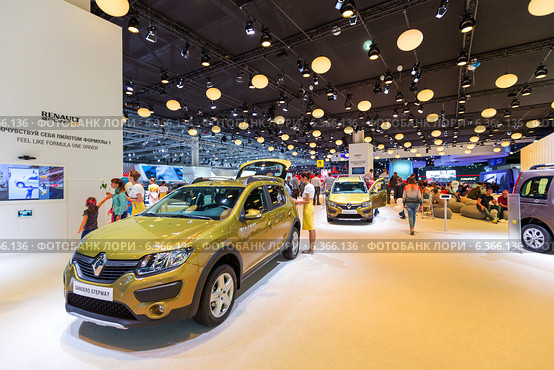 Renault Sandero. Московский международный автомобильный салон 2014. Редакционное фото, фотограф Сергей Лаврентьев / Фотобанк Лори