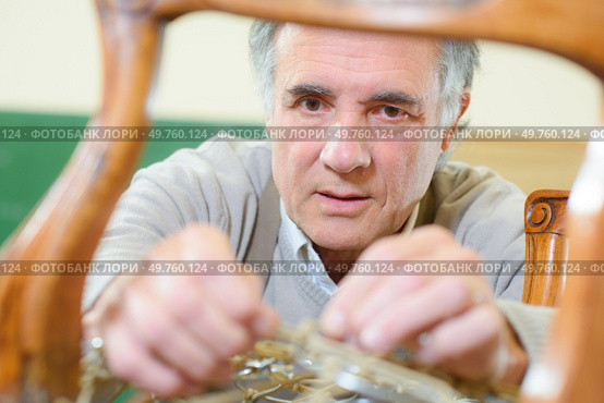Repairing a damaged chair. Стоковое фото, агентство Ingram Publishing / Фотобанк Лори