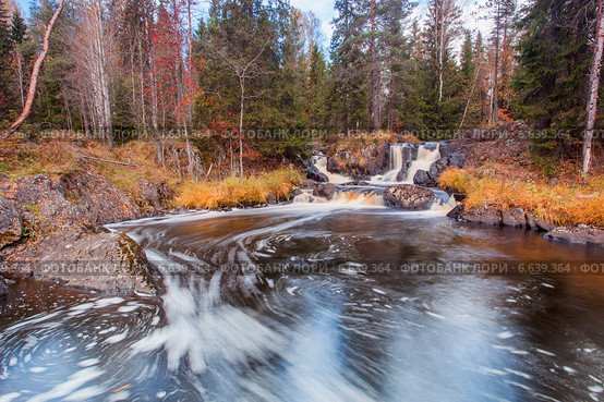 Республика Карелия. Горный парк "Рускеала". Водопад "Ахвенкоски" (2014 год). Редакционное фото, фотограф Литвяк Игорь / Фотобанк Лори