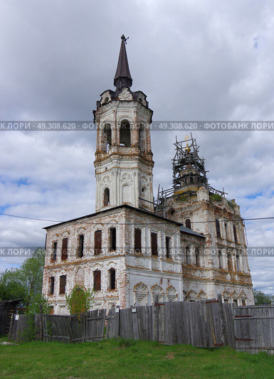 Реставрируемая Крестовоздвиженская (Покровская) церковь. Тюменская область, город Тобольск, улица Карла Маркса, 43 (39а) Стоковое фото, фотограф Алексей Иванов / Фотобанк Лори