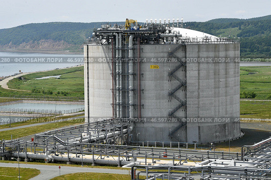 Резервуар для хранения сжиженного природного газа. Стоковое фото, фотограф Юрий Смитюк / ТАСС / Фотобанк Лори