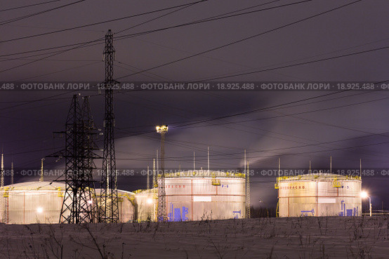 Резервуары Ярославского НПЗ (2013 год). Редакционное фото, фотограф Алексей Лобанов / Фотобанк Лори