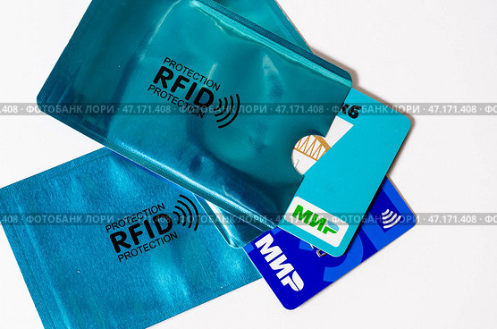 RFID защитный чехол для банковской карты - защита от считывания, мошенничества, кражи. Редакционное фото, фотограф Snezka / Фотобанк Лори