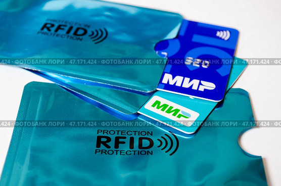 RFID защитный чехол для банковской карты - защита от считывания, мошенничества, кражи. Редакционное фото, фотограф Snezka / Фотобанк Лори
