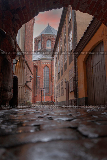 Riga Church of St. Peter and the streets of the ancient city. Стоковое фото, агентство Ingram Publishing / Фотобанк Лори