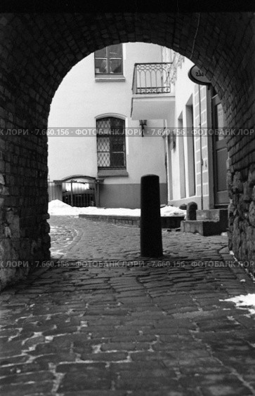 Рига.  Конец 80-х. Старый город. Скан с пленки. Стоковое фото, фотограф Сергей Шустов / Фотобанк Лори