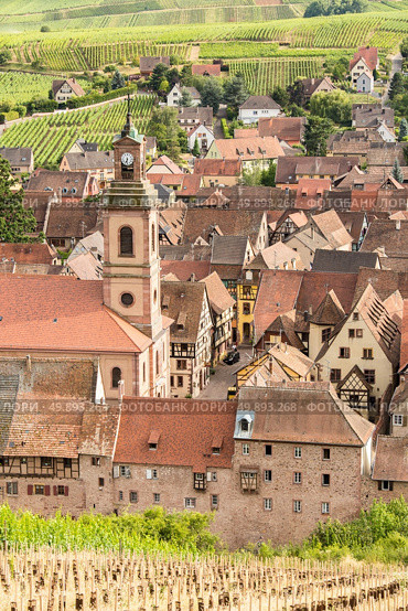 Riquewihr in the heart of the Alsatian vineyard Alsace France. Стоковое фото, агентство Ingram Publishing / Фотобанк Лори