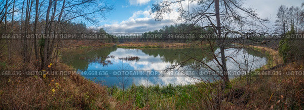 river flows in the forest late autumn. Стоковое фото, агентство Ingram Publishing / Фотобанк Лори