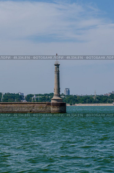 river lighthouse on the gateway through the cascade of hydroelectric power. Стоковое фото, агентство Ingram Publishing / Фотобанк Лори