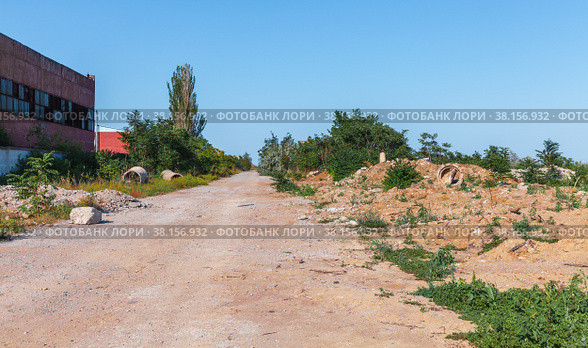 Road along abandoned unfinished Crimean Atomic Energy Station (2020 год). Стоковое фото, фотограф EugeneSergeev / Фотобанк Лори