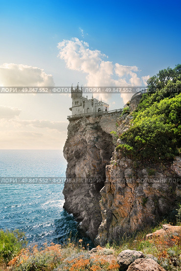 Rocks in the sea under cloudy sky. Стоковое фото, агентство Ingram Publishing / Фотобанк Лори