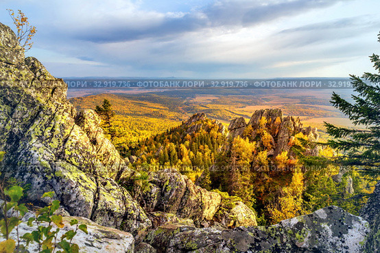 Rocks on the crimson mountain near Beloretsk in the Southern Urals in Bashkortostan. Стоковое фото, фотограф Акиньшин Владимир / Фотобанк Лори