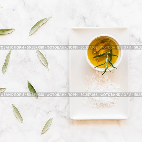 rosemary garlic cloves oil bowl with salt white tray. Стоковое фото, агентство Ingram Publishing / Фотобанк Лори