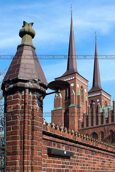 Roskilde Cathedral, Denmark. Elements of brick gothic. Стоковое фото, фотограф Елена  Попкова / Фотобанк Лори