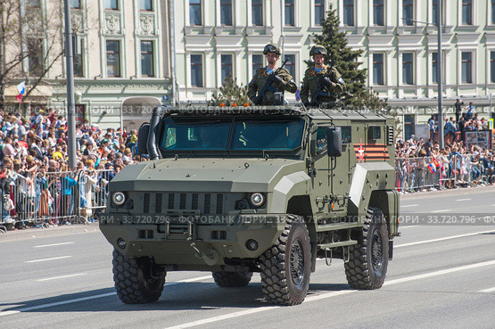Российский бронированный автомобиль повышенной защищённости «Тайфуненок» КамАЗ-53949 с экипаже едет после парада в честь Дня Победы по Арбату в Москве, вид слева-спереди (2018 год). Редакционное фото, фотограф Малышев Андрей / Фотобанк Лори