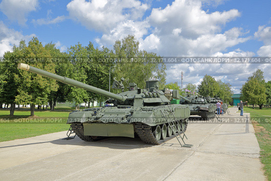 Российский основной боевой танк Т-80У на Международном военно-техническом форуме "Армия-2018". Московская область, полигон "Алабино" Редакционное фото, фотограф Игорь Долгов / Фотобанк Лори